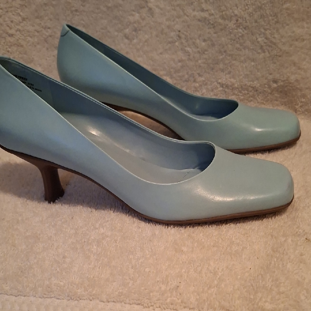 Bandolino Powder Blue Classic Pump